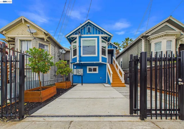 Photo 3 of Single family home for sale at 718 26th, Oakland, CA 94612 | MLS# 41146984 | Listing updated on 2026-09-14