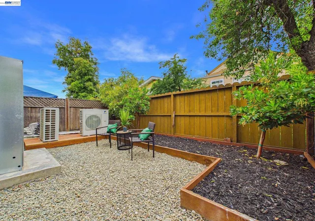 Photo 4 of Single family home for sale at 718 26th, Oakland, CA 94612 | MLS# 41146984 | Listing updated on 2026-09-14
