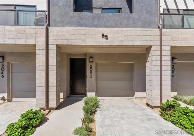 Listing Photo 2 - Condo for sale in building located at 2052 Vela Ln, San Diego, CA 92154