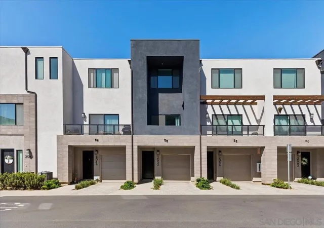 Listing Photo 4 - Condo for sale in building located at 2052 Vela Ln, San Diego, CA 92154