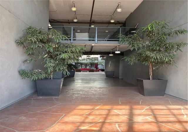 Photo 3 of Condo for sale at 420 S San Pedro St Apt 226 Los Angeles Ca, Los Angeles, CA 90013 | MLS# DW26193022 | Listing updated on 2026-09-15