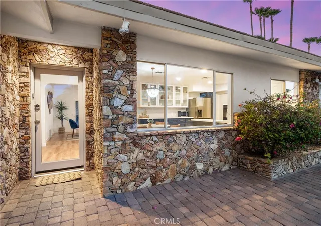Photo 3 of Single family home for sale at 2553 N Cardillo Ave, Palm Springs, CA 92262 | MLS# SB26189291 | Listing updated on 2026-09-15
