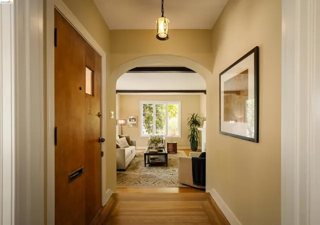 Photo 4 of Single family home for sale at 1564 Beverly Pl, Albany, CA 94706 | MLS# 41147008 | Listing updated on 2026-09-14