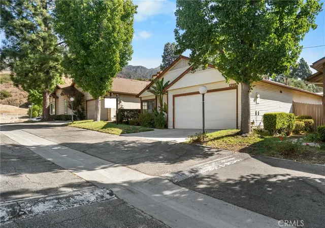 Photo 2 of Condo for sale at 13982 Olive Grv Ln, Sylmar, CA 91342 | MLS# IG26191343 | Listing updated on 2026-09-15