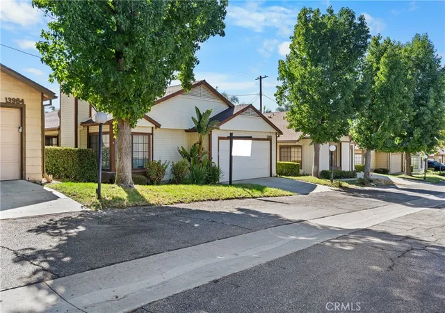 Photo 3 of Condo for sale at 13982 Olive Grv Ln, Sylmar, CA 91342 | MLS# IG26191343 | Listing updated on 2026-09-15