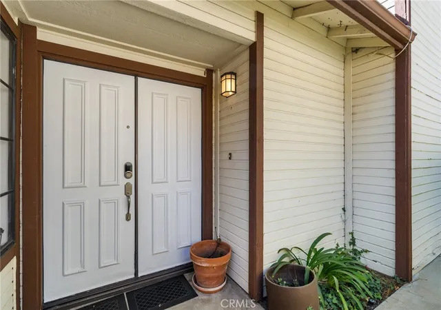 Photo 4 of Condo for sale at 13982 Olive Grv Ln, Sylmar, CA 91342 | MLS# IG26191343 | Listing updated on 2026-09-15