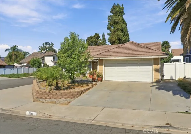 Photo 3 of Single family home for sale at 41181 Mountain Pride Dr, Murrieta, CA 92562 | MLS# SW26193064 | Listing updated on 2026-09-15
