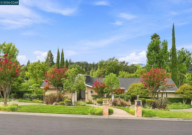 Photo 2 of Sale Pending at 126 Peake Pl, Alamo, CA 94507 | MLS# 41147042 | Listing updated on 2026-09-18