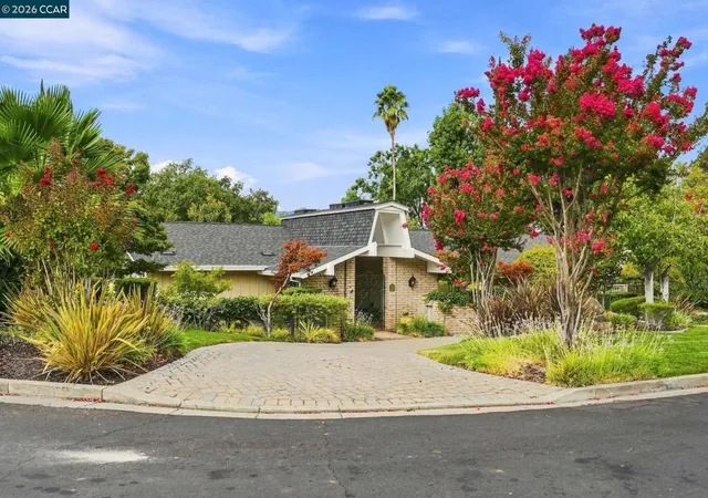 Photo 3 of Sale Pending at 126 Peake Pl, Alamo, CA 94507 | MLS# 41147042 | Listing updated on 2026-09-18