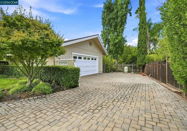 Photo 3 of Sale Pending at 126 Peake Pl, Alamo, CA 94507 | MLS# 41147042 | Listing updated on 2026-09-18