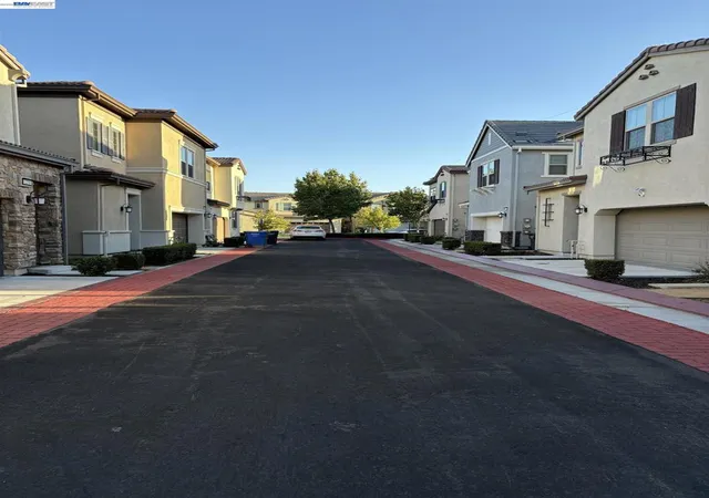 Photo 2 of Single family home for sale at 1230 S Ross Ct, Tracy, CA 95391 | MLS# 41147048 | Listing updated on 2026-09-30