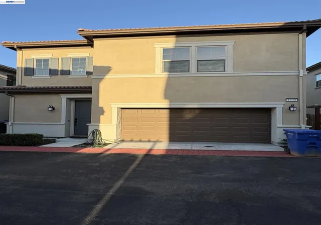 Photo 3 of Single family home for sale at 1230 S Ross Ct, Tracy, CA 95391 | MLS# 41147048 | Listing updated on 2026-09-30