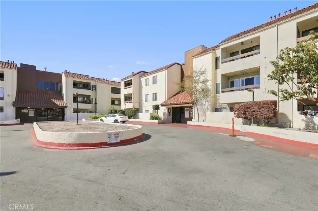 Listing Photo 1 - Condo for sale in 700 W 3Rd St located at 700 W 3Rd St, Santa Ana, CA 92701 - Unit #A209