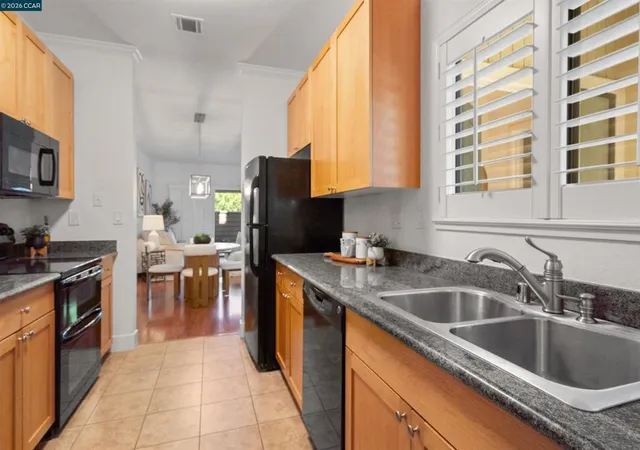 Listing Photo 5 - Condo for sale in building located at 106 Copper Ridge Rd, San Ramon, CA 94582