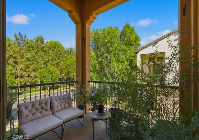 Listing Photo 4 - Condo for sale in building located at 240 Mayfair, Irvine, CA 92620