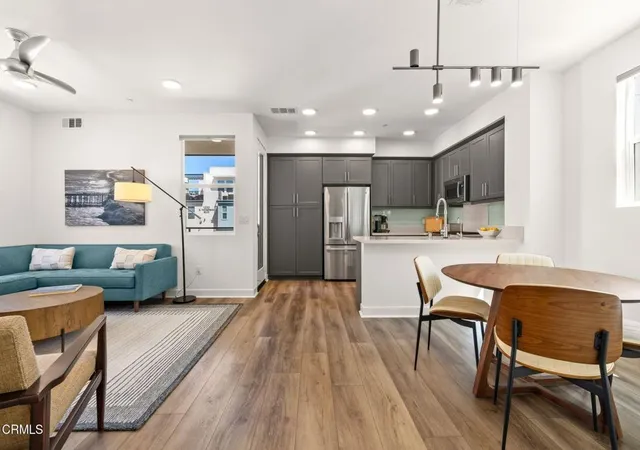 Photo 3 of Condo for sale at 1276 E Thompson Blvd #101, Ventura, CA 93001 | MLS# V1-38541 | Listing updated on 2026-09-15