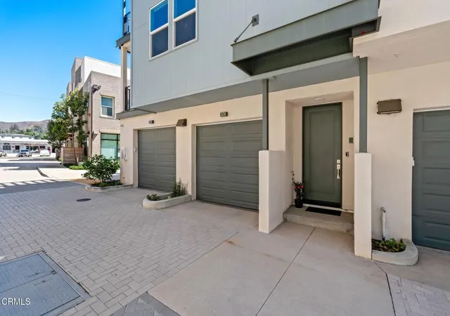 Listing Photo 5 - Condo for sale in building located at 1276 E Thompson Blvd, Ventura, CA 93001 - Unit #101