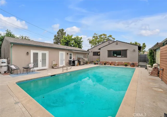 Photo 1 of Single family home for sale at 322 S Lincoln St, Burbank, CA 91506 | MLS# BB26192871 | Listing updated on 2026-09-19
