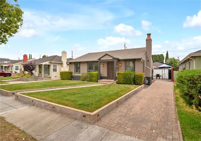 Photo 2 of Single family home for sale at 322 S Lincoln St, Burbank, CA 91506 | MLS# BB26192871 | Listing updated on 2026-09-19