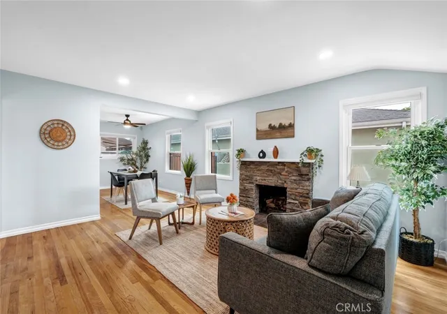 Photo 3 of Single family home for sale at 322 S Lincoln St, Burbank, CA 91506 | MLS# BB26192871 | Listing updated on 2026-09-19