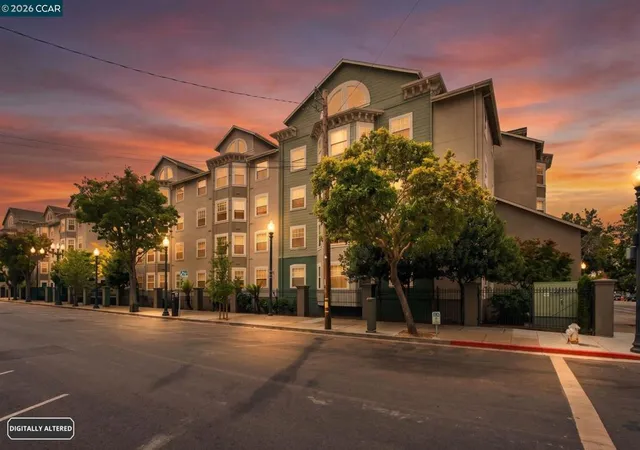 Photo 2 of Sale Pending at 555 10th Street #326, Oakland, CA 94607 | MLS# 41147109 | Listing updated on 2026-09-24