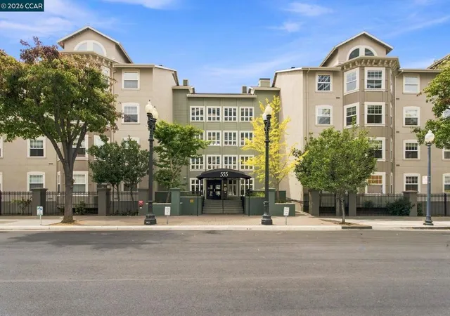 Photo 3 of Sale Pending at 555 10th Street #326, Oakland, CA 94607 | MLS# 41147109 | Listing updated on 2026-09-24