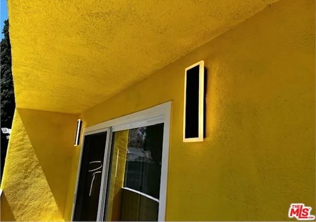 Listing Photo 5 - Condo for sale in building located at 5633 La Mirada Ave, Los Angeles, CA 90038