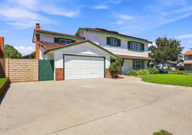 Photo 2 of Single family home for sale at 1979 Hayden St, Camarillo, CA 93010 | MLS# V1-38552 | Listing updated on 2026-09-14