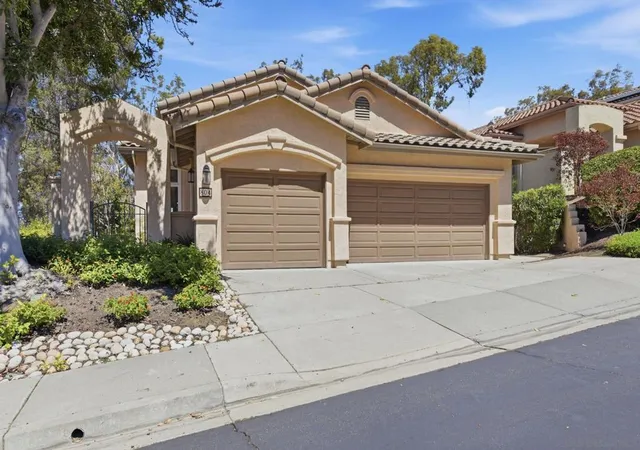 Photo 1 of Sale Pending at 804 Calle Montera, Escondido, CA 92025 | MLS# 260021698SD | Listing updated on 2026-09-14