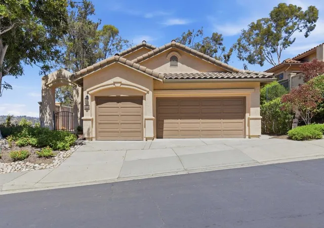 Photo 2 of Sale Pending at 804 Calle Montera, Escondido, CA 92025 | MLS# 260021698SD | Listing updated on 2026-09-14