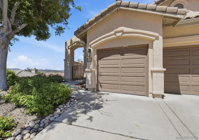 Photo 3 of Sale Pending at 804 Calle Montera, Escondido, CA 92025 | MLS# 260021698SD | Listing updated on 2026-09-14
