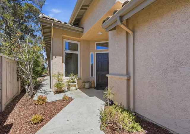 Photo 3 of Sale Pending at 804 Calle Montera, Escondido, CA 92025 | MLS# 260021698SD | Listing updated on 2026-09-14