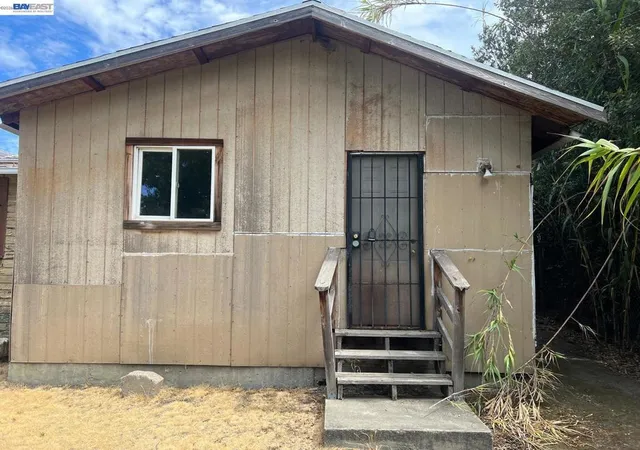 Photo 2 of Single family home for sale at 6225 Tevis St, Oakland, CA 94621 | MLS# 41147159 | Listing updated on 2026-09-15