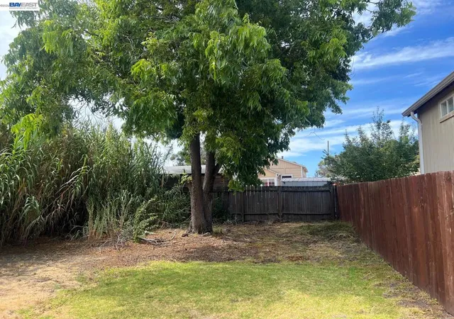 Photo 3 of Single family home for sale at 6225 Tevis St, Oakland, CA 94621 | MLS# 41147159 | Listing updated on 2026-09-15
