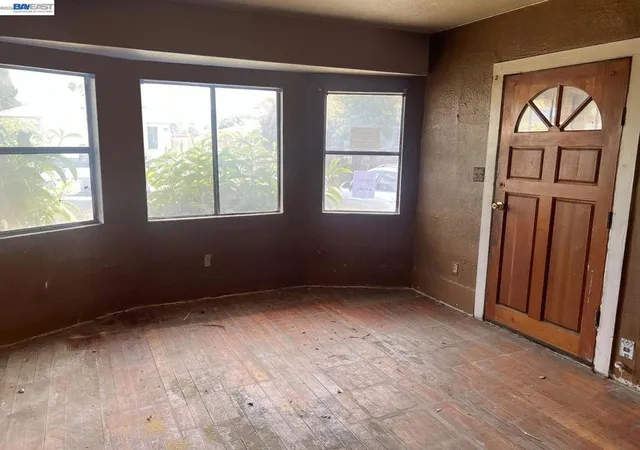 Photo 4 of Single family home for sale at 6225 Tevis St, Oakland, CA 94621 | MLS# 41147159 | Listing updated on 2026-09-15