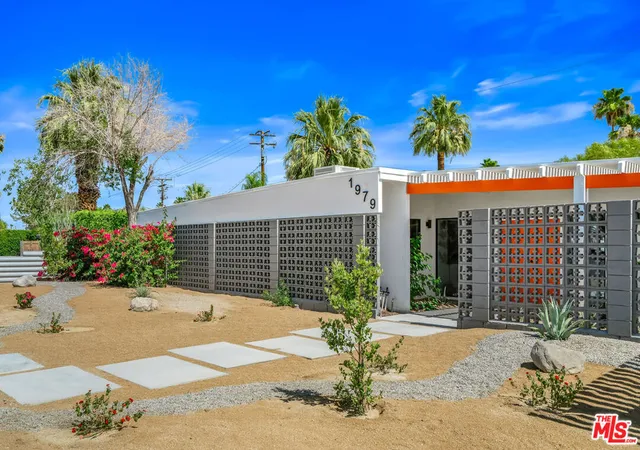 Photo 4 of Single family home for sale at 1979 E Alejo Rd, Palm Springs, CA 92262 | MLS# 26976295 | Listing updated on 2026-10-06