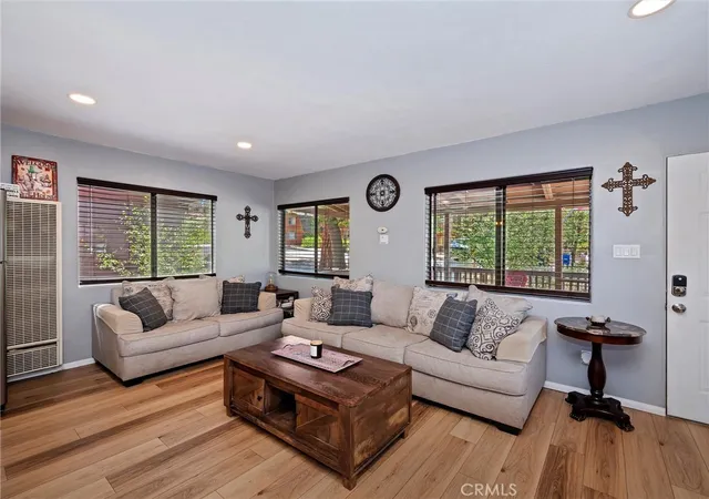 Photo 4 of Single family home for sale at 327 Wabash, Sugarloaf, CA 92386 | MLS# IG26194378 | Listing updated on 2026-09-14