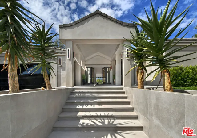Photo 3 of Single family home for sale at 4423 Bergamo Dr, Encino, CA 91436 | MLS# 26921719 | Listing updated on 2026-09-15