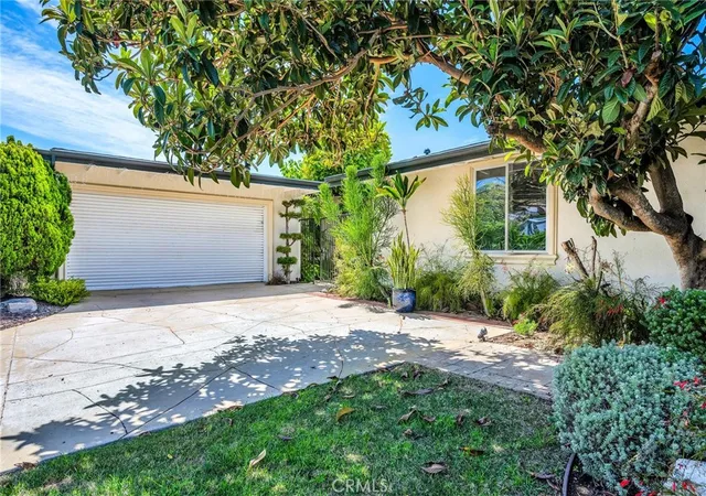 Photo 3 of Single family home for sale at 30327 Via Cambron, Rancho Palos Verdes, CA 90275 | MLS# PV26190705 | Listing updated on 2026-09-15