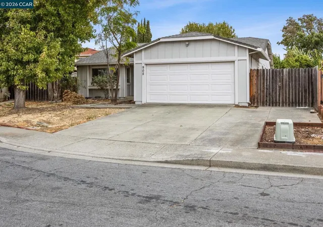 Photo 3 of Single family home for sale at 905 Heron Dr, Suisun City, CA 94585 | MLS# 41147198 | Listing updated on 2026-09-14