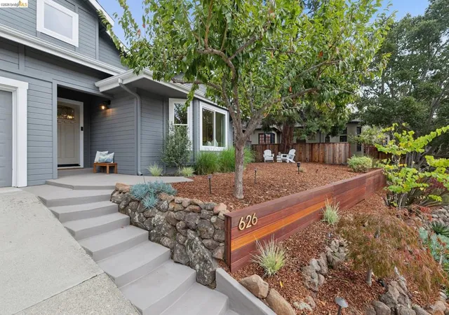 Photo 3 of Sale Pending at 626 Caldwell Rd, Oakland, CA 94611 | MLS# 41147254 | Listing updated on 2026-09-15