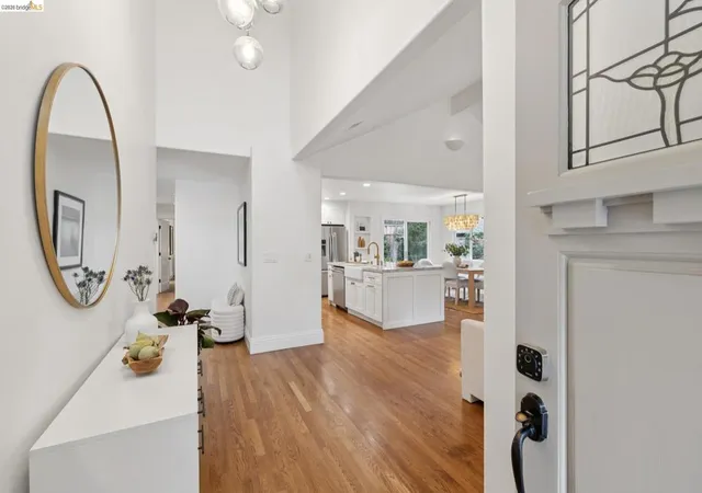 Photo 3 of Sale Pending at 626 Caldwell Rd, Oakland, CA 94611 | MLS# 41147254 | Listing updated on 2026-09-15