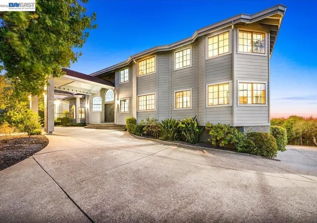 Photo 2 of Mansion for sale at 13331 Campus Dr, Oakland, CA 94619 | MLS# 41147258 | Listing updated on 2026-09-23