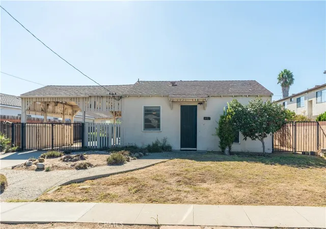Photo 2 of Sale Pending at 16023 S Manhattan Pl, Gardena, CA 90247 | MLS# SB26195003 | Listing updated on 2026-09-14