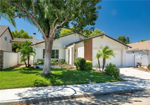 Photo 2 of Sale Pending at 25347 Via Oriol, Valencia, CA 91355 | MLS# SR26195137 | Listing updated on 2026-09-14