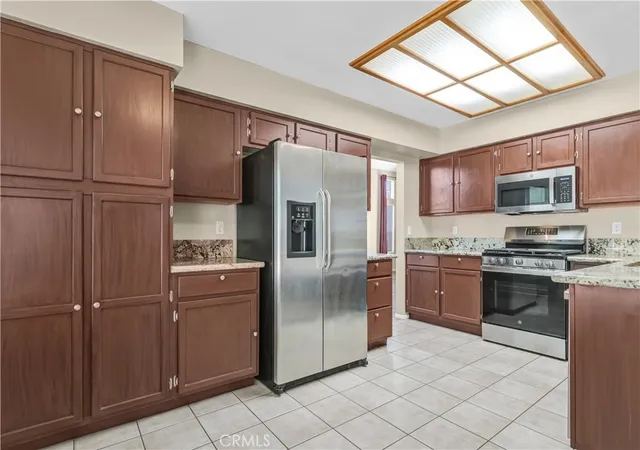Photo 4 of Sale Pending at 43156 Corte Almonte, Temecula, CA 92592 | MLS# SW26192201 | Listing updated on 2026-09-15