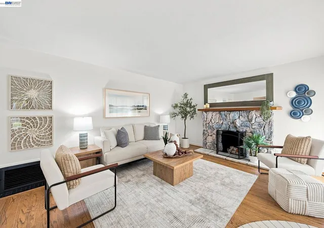 Photo 3 of Sale Pending at 2220 Farley St, Castro Valley, CA 94546 | MLS# 41147321 | Listing updated on 2026-09-26