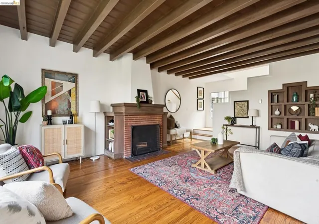 Condo for sale at 208 Lee St, Oakland, CA 94610 | MLS# 41147324
