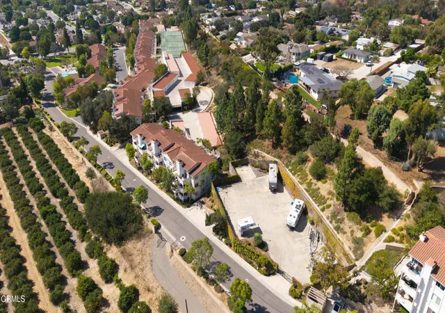 Listing Photo 2 - Condo for sale in building located at 2713 Antonio Dr, Camarillo, CA 93010 - Unit #203
