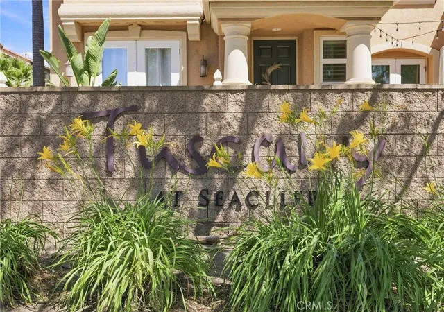 Photo 3 of Townhouse for sale at 7244 Lisamarie Ct, Huntington Beach, CA 92648 | MLS# OC26195300 | Listing updated on 2026-09-15